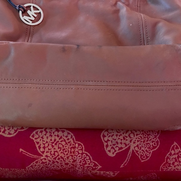 Michael Kors Soft Leather Oversized ID Chain Large Shoulder Bag - Picture 14 of 16